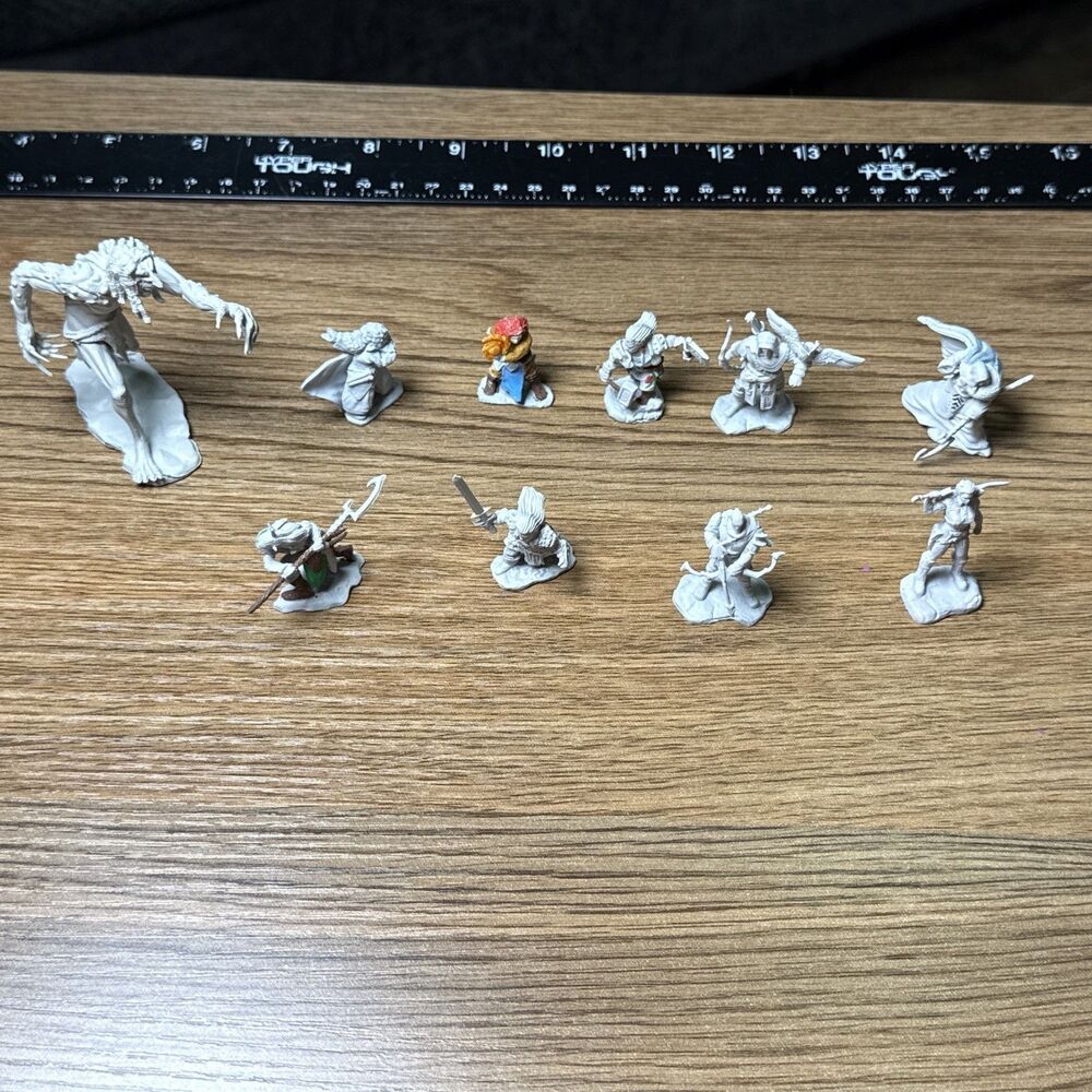 Reaper Bones RPG Miniatures Lot of 10 Fantasy D&D Unpainted Partially Painted